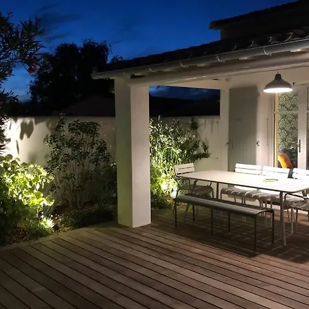 Elegante Maison D'architecte, A Debordement